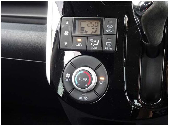 オートエアコンでオールシーズン快適です♪