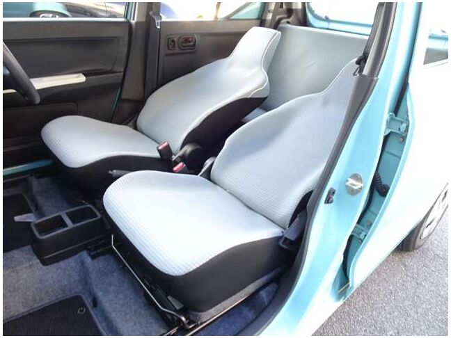 【運転席＆助手席】汚れが目立ちにくく、優雅にドライブをお楽しみいただけます♪座り心地もバッチリです☆是非一度ご体感下さいませ！