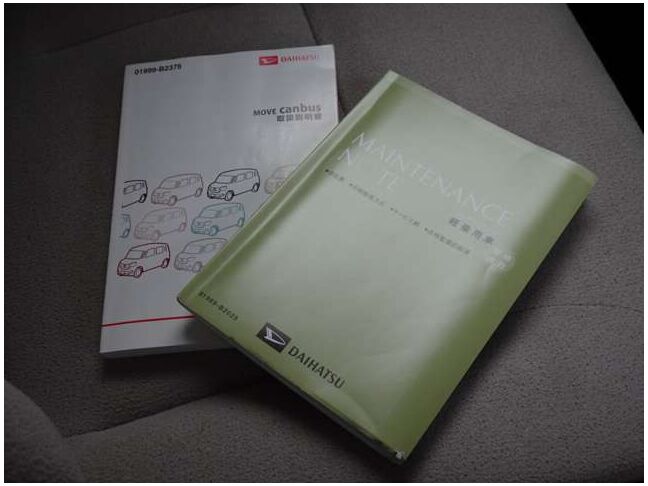 【書類一式揃い】基本的な操作はもちろん、困った時に役に立つ取扱説明書、整備履歴が確認できるメンテナンスノ－ト。書類が揃っていると安心できますよね