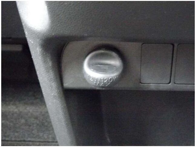 １２Vの電源ソケットは使いやすい場所に装備されています