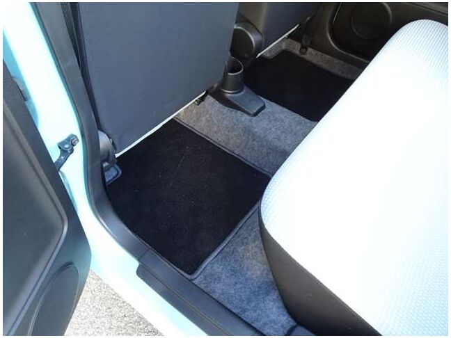 【フロアマット】フロアマットもキレイな状態となっております♪ご納車前にも徹底的に洗浄・掃除した後ご納車させて頂きます♪