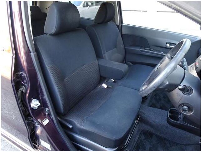 【運転席＆助手席】広々ゆったり！長距離運転をする際は疲れの軽減ができ快適に運転できますね☆快適なドライブをお楽しみ下さい♪