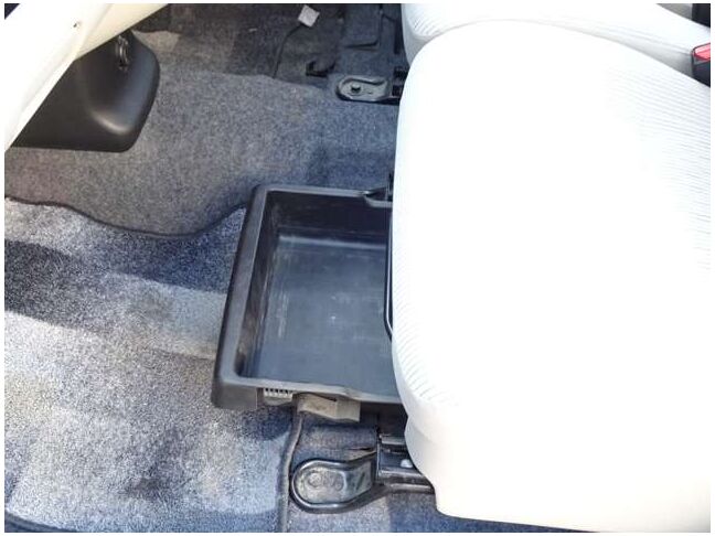 【運転席＆助手席】汚れが目立ちにくく、優雅にドライブをお楽しみいただけます♪座り心地もバッチリです☆是非一度ご体感下さいませ！！