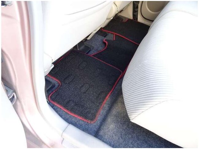 【フロアマット】フロアマットもキレイな状態となっております♪ご納車前にも徹底的に洗浄・掃除した後ご納車させて頂きます♪