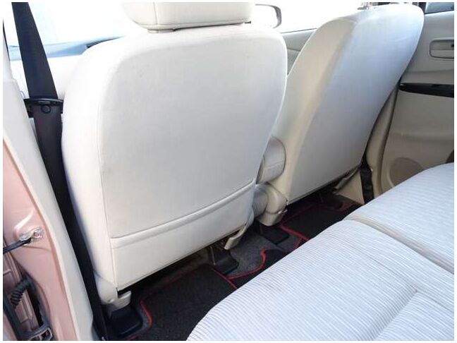 【セカンドシート】使用感も少なくキレイな状態です！大人でも快適に乗って頂けます♪大勢でのドライブも窮屈なくお楽しみ下さい☆