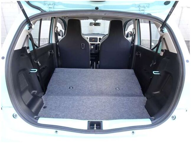 【ラッゲージルーム】リアシートを倒すことでバリエーション豊かに収納でき、より大容量のラゲッジスペースが確保できます