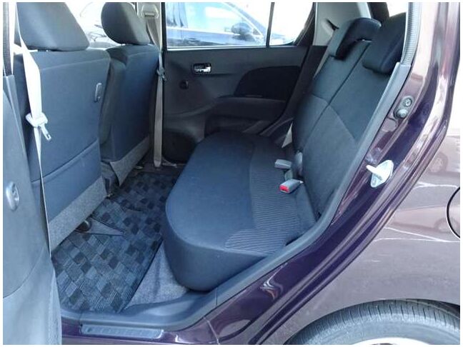 【セカンドシート】使用感も少なくキレイな状態です！大人でも快適に乗って頂けます♪大勢でのドライブも窮屈なくお楽しみ下さい☆