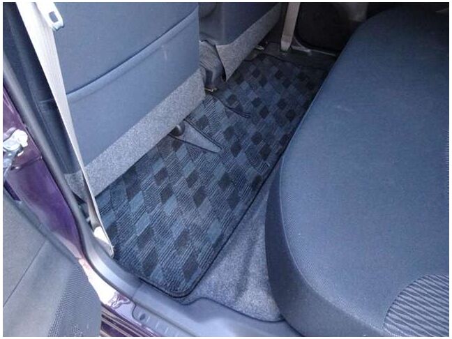 【フロアマット】フロアマットもキレイな状態となっております♪ご納車前にも徹底的に洗浄・掃除した後ご納車させて頂きます