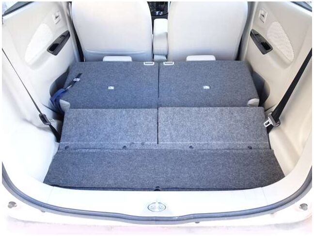 【ラッゲージルーム】リアシートを倒すことでバリエーション豊かに収納でき、より大容量のラゲッジスペースが確保できます！