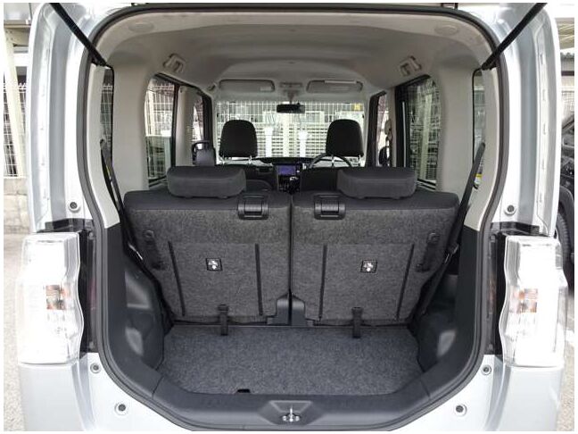 【ラッゲージルーム】トランクはもちろん大容量のスペースを確保☆後部座席をアレンジすると、もっと広く活用できます