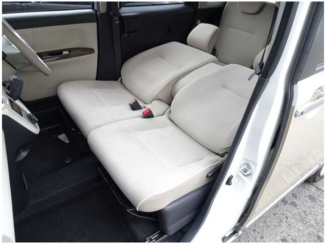 【運転席＆助手席】汚れが目立ちにくく、優雅にドライブをお楽しみいただけます♪座り心地もバッチリです☆是非一度ご体感下さいませ！！