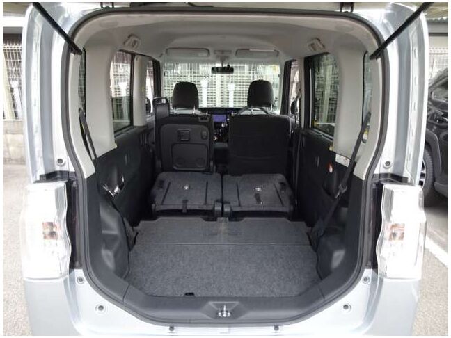 【ラッゲージルーム】リアシートを倒すことでバリエーション豊かに収納でき、より大容量のラゲッジスペースが確保できます！