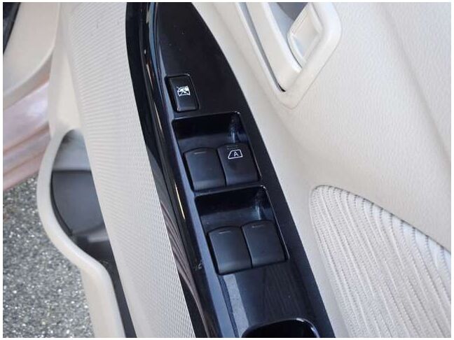 【パワーウインドウ】当然パワーウインドウ付いております。窓の開閉はボタン一つで楽々！必須装備ですね♪