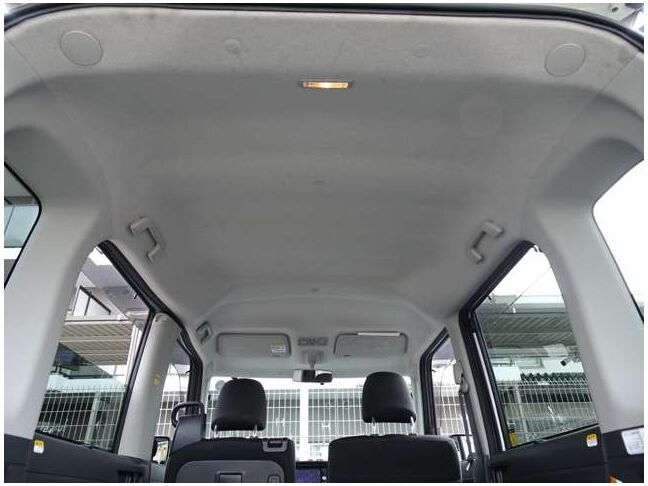 【天井】シミや垂れ、タバコ焦げなどございません。キレイな状態が保たれており、ご納車前にさらに丁寧にクリーニングさせて頂きます♪