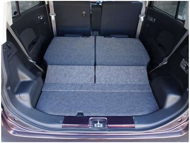 【ラッゲージルーム】リアシートを倒すことでバリエーション豊かに収納でき、より大容量のラゲッジスペースが確保できます
