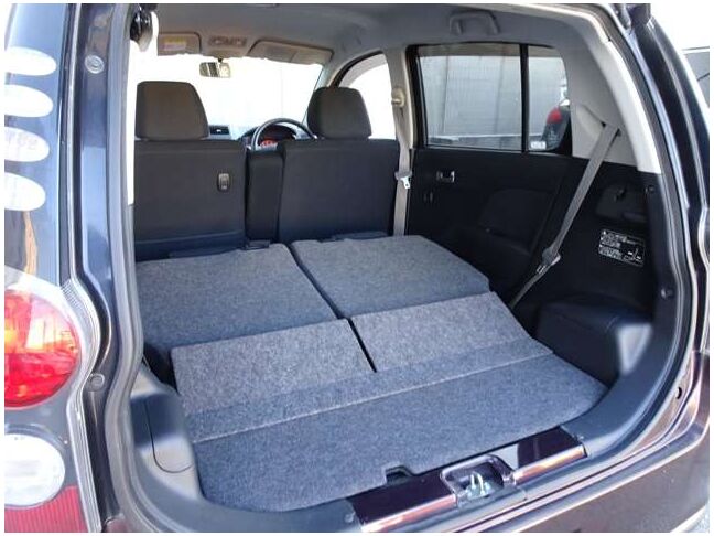 【ラッゲージルーム】リアシートを倒すことでバリエーション豊かに収納でき、より大容量のラゲッジスペースが確保できます！