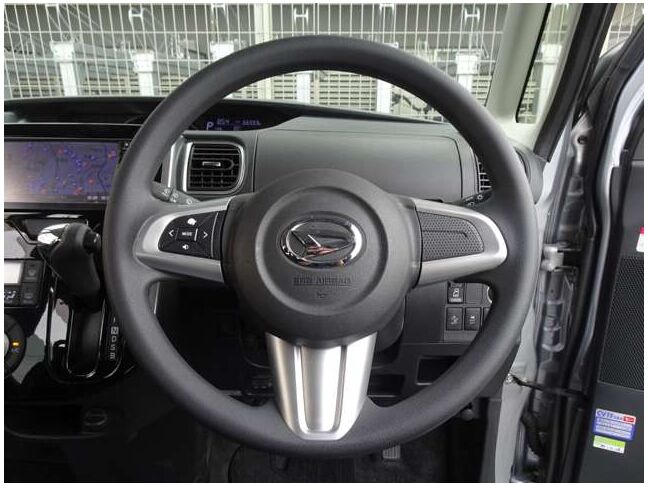 【純正ステアリング】手にしっかり馴染みとても運転しやすいハンドルです♪高級感もにじみ出ております☆