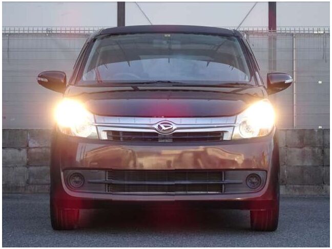 【ハロゲンライト】暗い夜道や視界の悪い日でも快適なドライブが可能！『ＬＥＤ』や『ＨＩＤ』といったさらに明るくスタイリッシュなヘッドライトにもＯＰで変更可能です