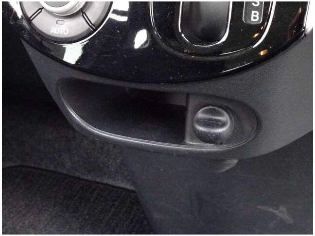 １２Vの電源ソケットは使いやすい場所に装備されています。