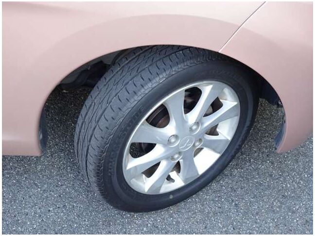 【タイヤ溝有り】タイヤ溝まだまだ残っております！快適にドライブ頂けます♪