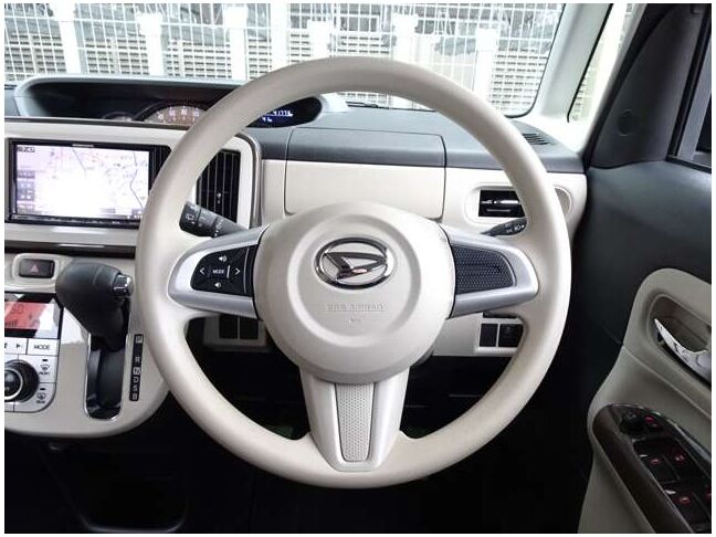 【純正ステアリング】手にしっかり馴染みとても運転しやすいハンドルです♪高級感もにじみ出ております