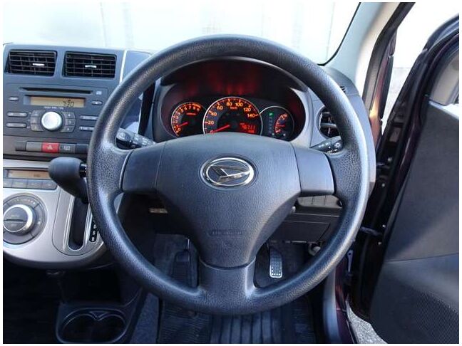 【純正ステアリング】手にしっかり馴染みとても運転しやすいハンドルです♪高級感もにじみ出ております