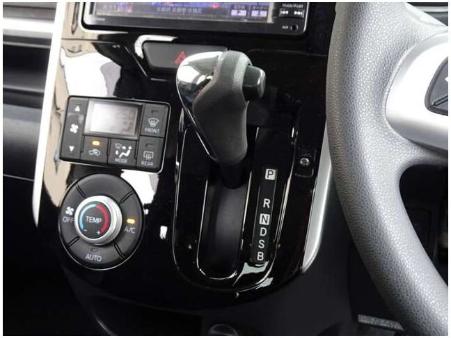 【シフトレバー】シフトもとても操作しやすいデザインになっております！運転する人の事を第一に考えた操作性の高い仕様です☆