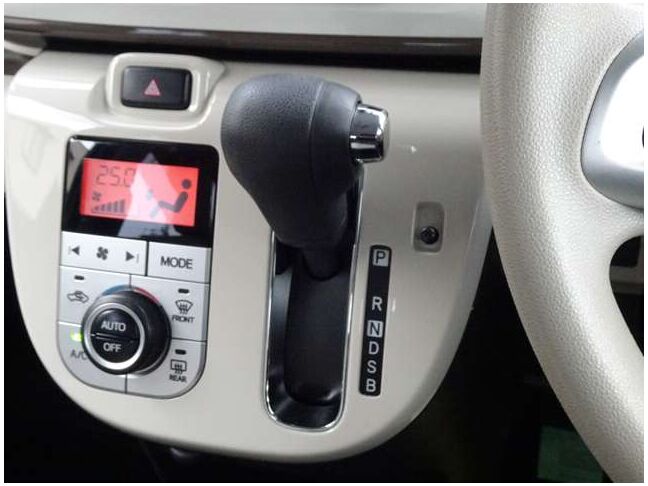 【シフトレバー】シフトもとても操作しやすいデザインになっております！運転する人の事を第一に考えた操作性の高い仕様です☆