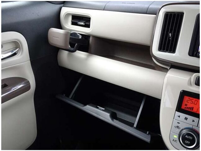 【収納多数】車内空間がきれいに保たれること間違いなしです！