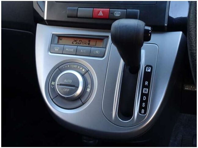 【シフトレバー】シフトもとても操作しやすいデザインになっております！運転する人の事を第一に考えた操作性の高い仕様です☆