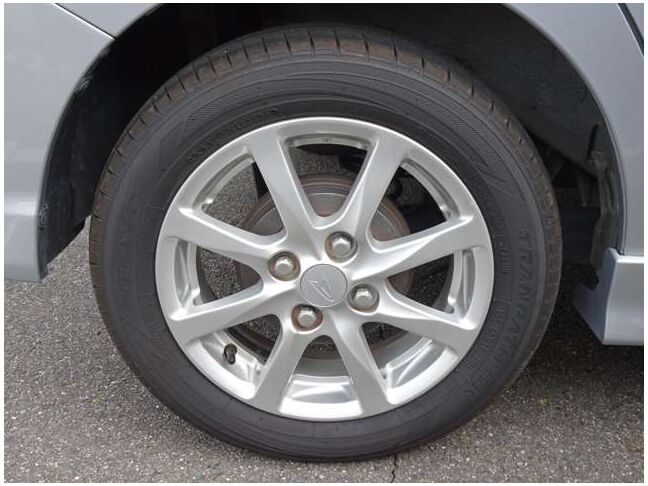 【純正アルミ】メーカー純正なので、ボディに合ったデザインのアルミです☆お洒落は足元から！