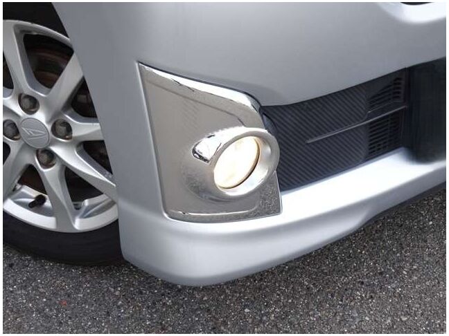 【LEDヘッドライト＆フォグランプ】悪天候や夜間の走行も視界良好で安心してお乗りいただけます。