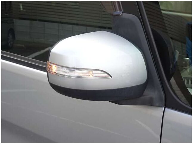 【電動格納ウィンカーミラー】スイッチ一つで開閉が可能☆