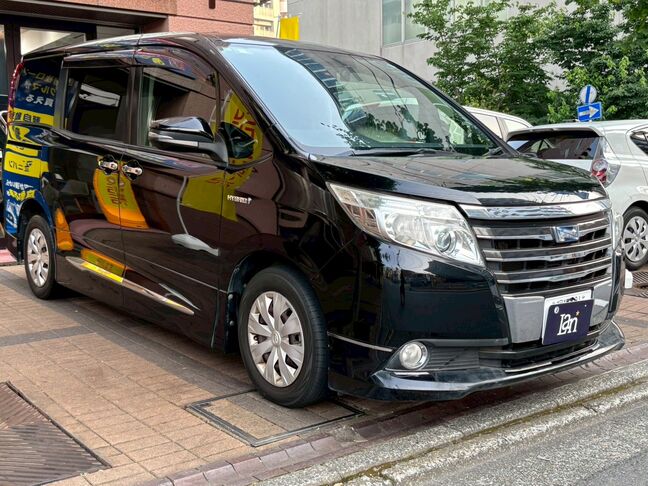 7人乗りのハイブリッド車、快適性と燃費の良さを兼ね備えた車！