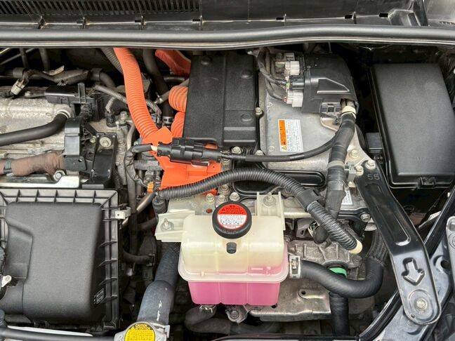 距離は走っていますが手入れされている綺麗なエンジンルーム！