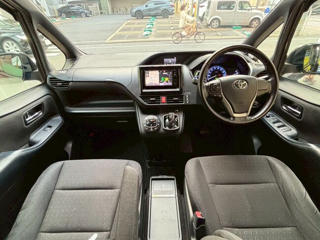 機能的でシンプルなつくりのインパネ周り！