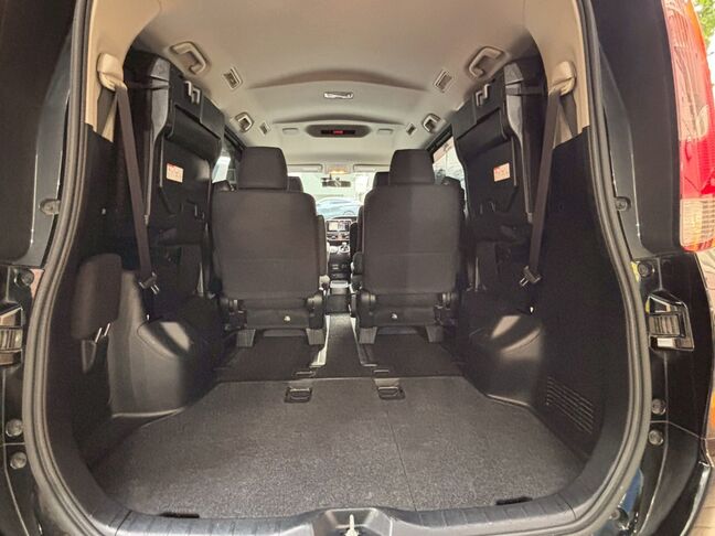 3列目シートを上げることで大きな荷物も収納可能！