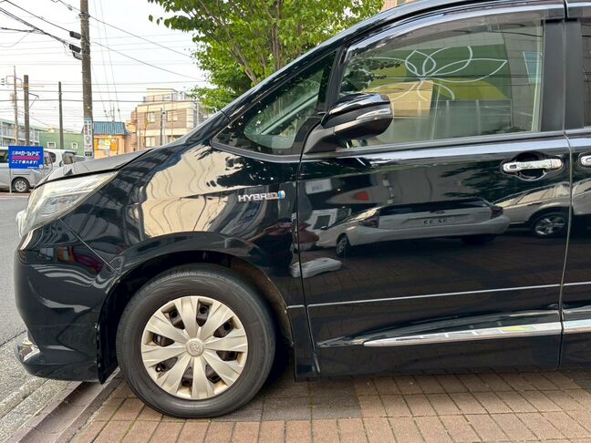 7人乗りのハイブリッド車、快適性と燃費の良さを兼ね備えた車！