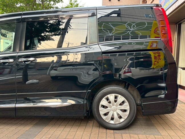 7人乗りのハイブリッド車、快適性と燃費の良さを兼ね備えた車！