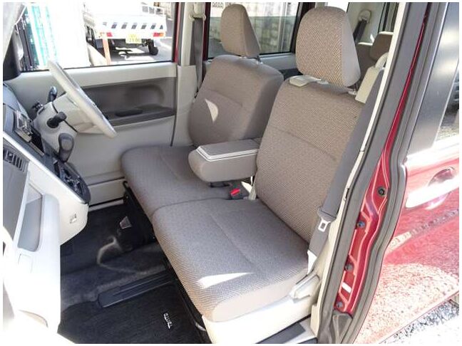 【運転席＆助手席】汚れが目立ちにくく、優雅にドライブをお楽しみいただけます♪座り心地もバッチリです☆是非一度ご体感下さいませ！