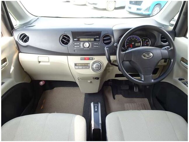 【インパネ周り】視界がよく運転しやすい設計となっております。インパネ周りもすっきりと洗練されたデザインで高級感が溢れています☆日々のドライブを飽きさせません