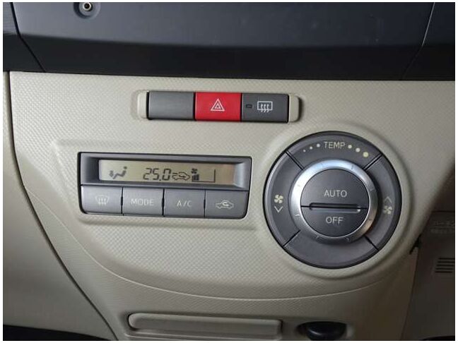 オートエアコンでオールシーズン快適です