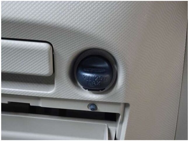 １２Vの電源ソケットは使いやすい場所に装備されています