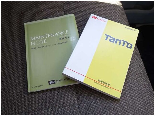 【書類一式揃い】基本的な操作はもちろん、困った時に役に立つ取扱説明書、整備履歴が確認できるメンテナンスノ－ト。書類が揃っていると安心できますよね