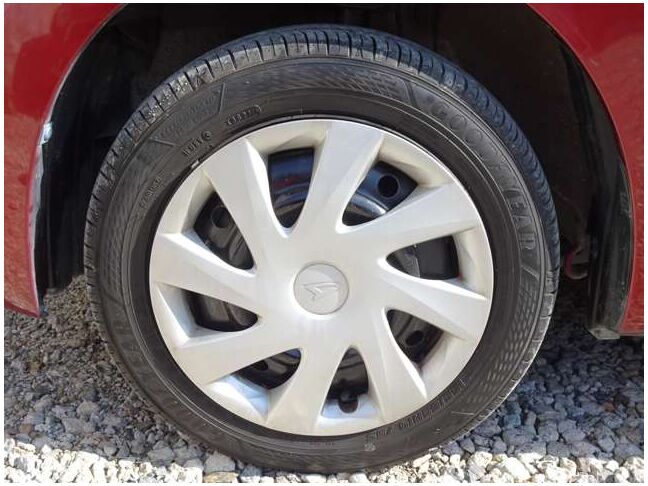 【ホイールキャップ】車に良く似合う純正ホイールキャップが装備されています