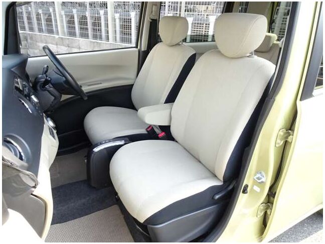 【運転席＆助手席】汚れが目立ちにくく、優雅にドライブをお楽しみいただけます
