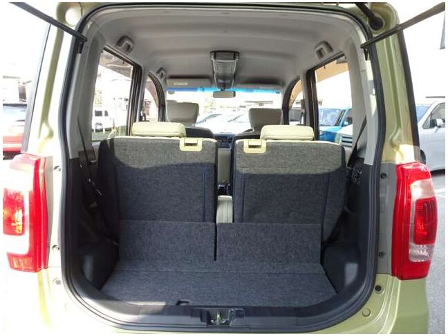 【ラッゲージルーム】トランクはもちろん大容量のスペースを確保☆後部座席をアレンジすると、もっと広く活用できます