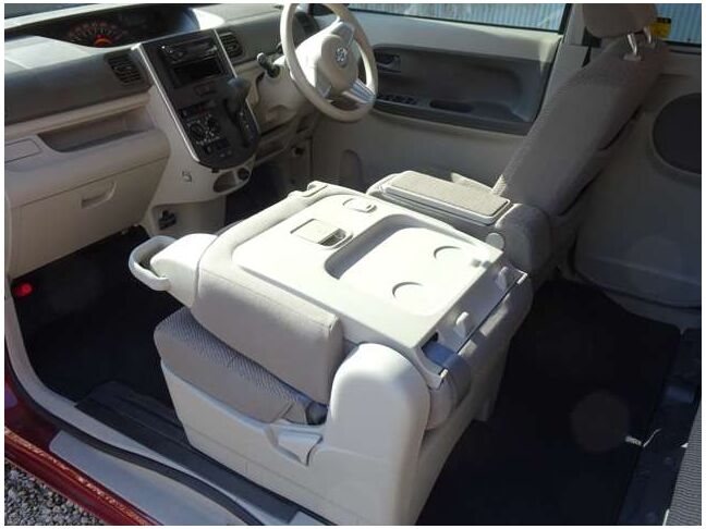 【運転席＆助手席】汚れが目立ちにくく、優雅にドライブをお楽しみいただけます♪座り心地もバッチリです☆是非一度ご体感下さいませ