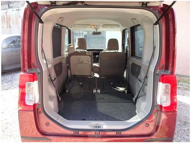 【ラッゲージルーム】リアシートを倒すことでバリエーション豊かに収納でき、より大容量のラゲッジスペースが確保できます