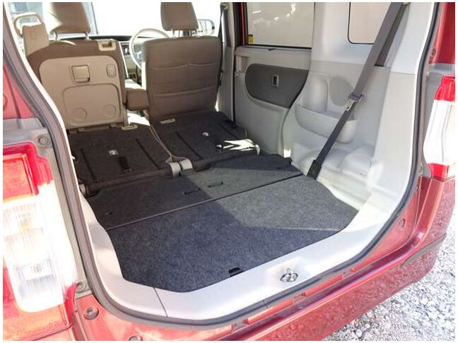 【ラッゲージルーム】リアシートを倒すことでバリエーション豊かに収納でき、より大容量のラゲッジスペースが確保できます